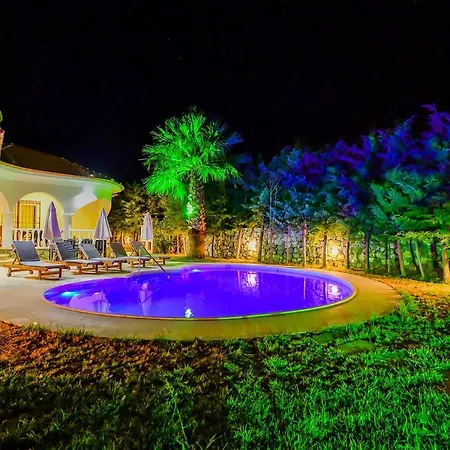 Tophill Hotel 4*