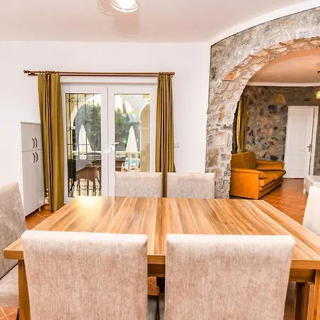Tophill Hotel 4*